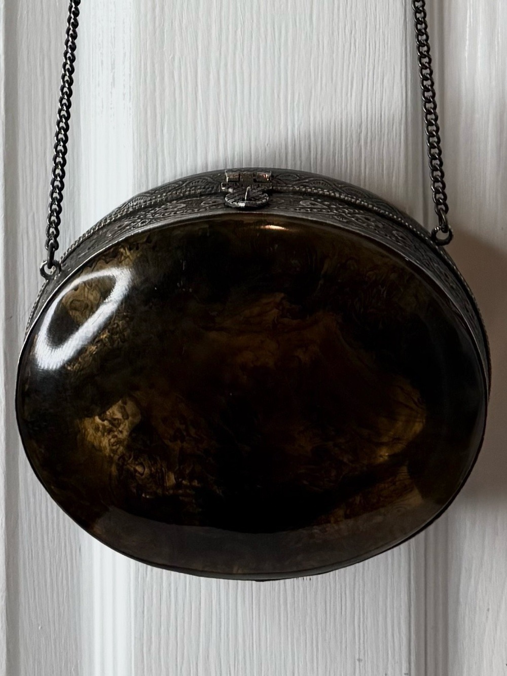ASOS OVAL SHAPED METAL CROSSBODY PURSE - Picture 11 of 15